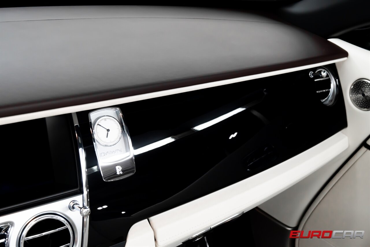 2020 Rolls-Royce Dawn  *ROLLS-ROYCE SIGNATURE PACKAGE * BESPOKE INTERIOR* - Photo 22 - Costa Mesa, CA 92626