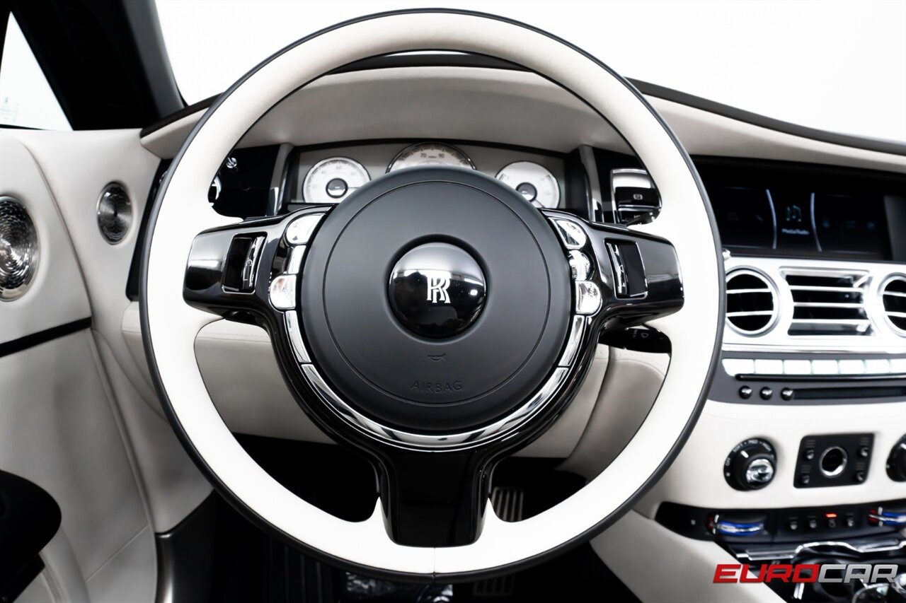 2020 Rolls-Royce Dawn  *ROLLS-ROYCE SIGNATURE PACKAGE * BESPOKE INTERIOR* - Photo 17 - Costa Mesa, CA 92626