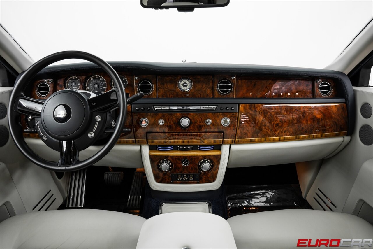 2013 Rolls-Royce Phantom *FRESH SERVICE * REAR THEATER * IMMACULATE CONDITION* - Photo 25 - Costa Mesa, CA 92626