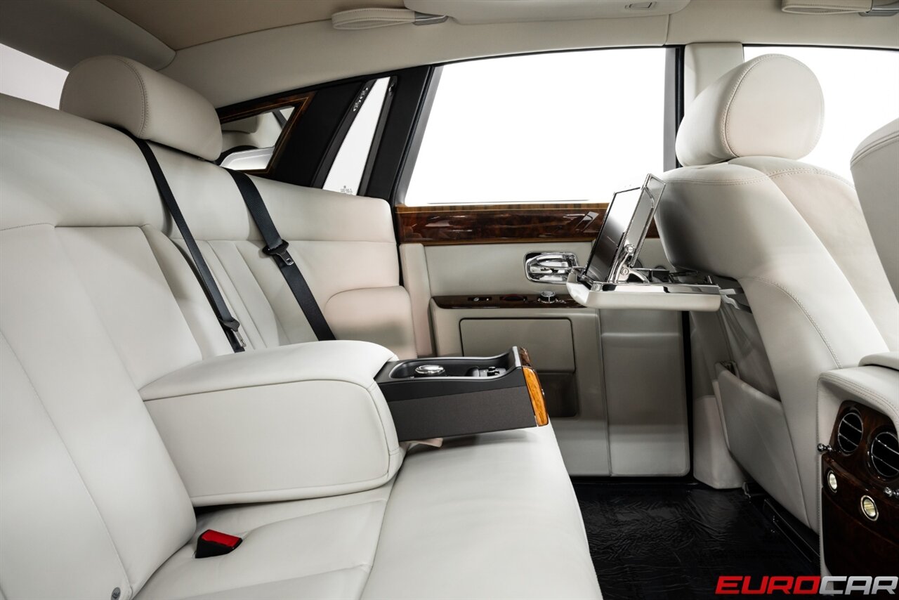 2013 Rolls-Royce Phantom *FRESH SERVICE * REAR THEATER * IMMACULATE CONDITION* - Photo 38 - Costa Mesa, CA 92626