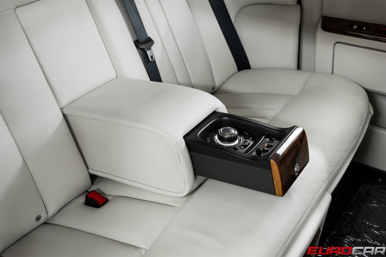 2013 Rolls-Royce Phantom *FRESH SERVICE * REAR THEATER * IMMACULATE CONDITION* - Photo 39 - Costa Mesa, CA 92626