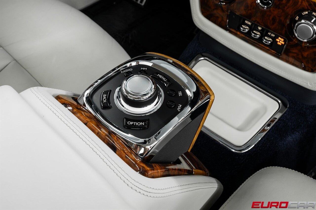 2013 Rolls-Royce Phantom *FRESH SERVICE * REAR THEATER * IMMACULATE CONDITION* - Photo 33 - Costa Mesa, CA 92626