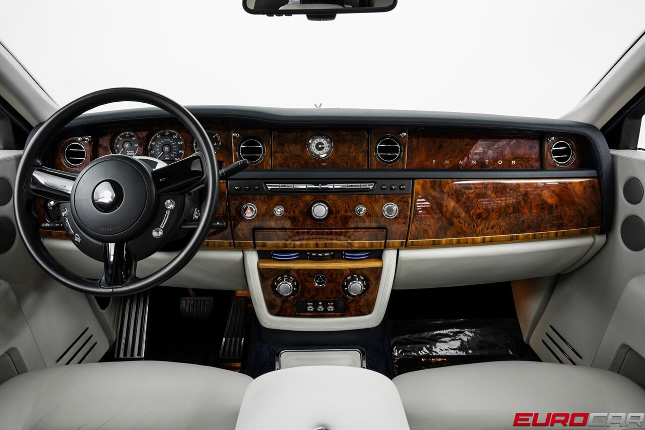 2013 Rolls-Royce Phantom *FRESH SERVICE * REAR THEATER * IMMACULATE CONDITION* - Photo 25 - Costa Mesa, CA 92626