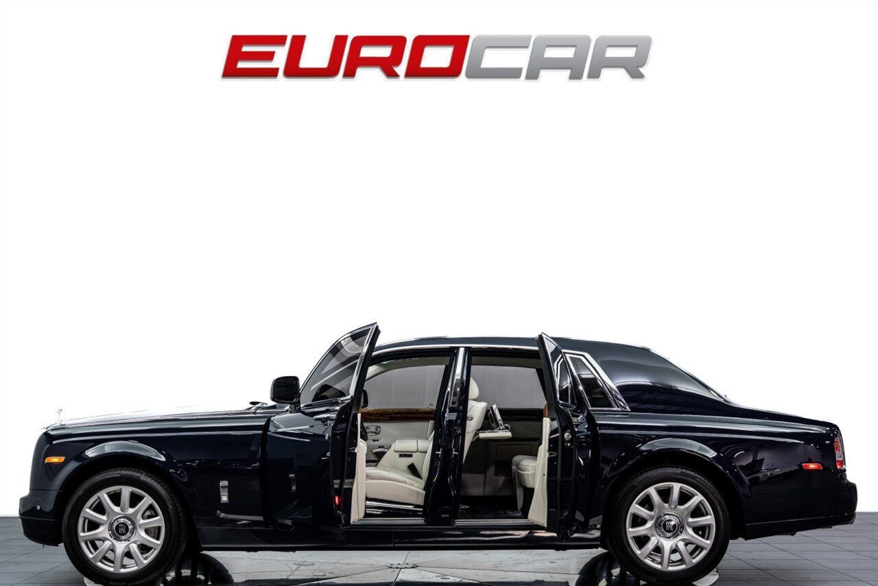 2013 Rolls-Royce Phantom *FRESH SERVICE * REAR THEATER * IMMACULATE CONDITION* - Photo 3 - Costa Mesa, CA 92626