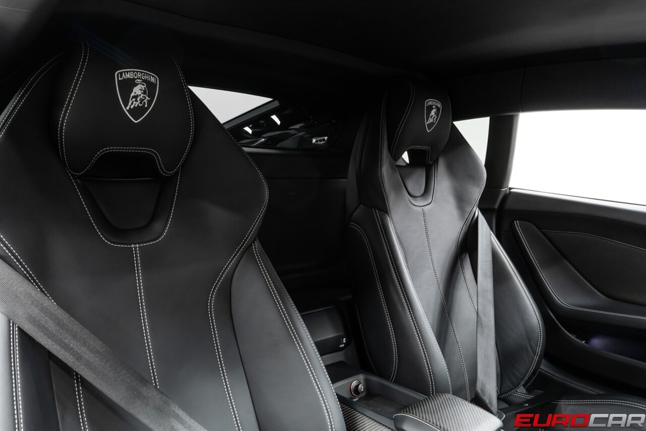 2021 Lamborghini Huracan EVO  *RARE ALL WHEEL DRIVE * CERAMIC BRAKES * CARBON INTERIOR* - Photo 41 - Costa Mesa, CA 92626