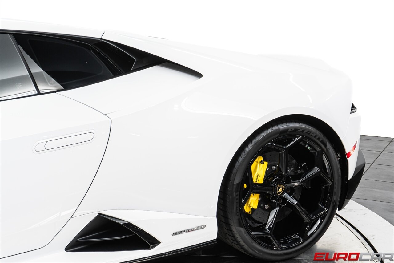 2021 Lamborghini Huracan EVO  *RARE ALL WHEEL DRIVE * CERAMIC BRAKES * CARBON INTERIOR* - Photo 15 - Costa Mesa, CA 92626