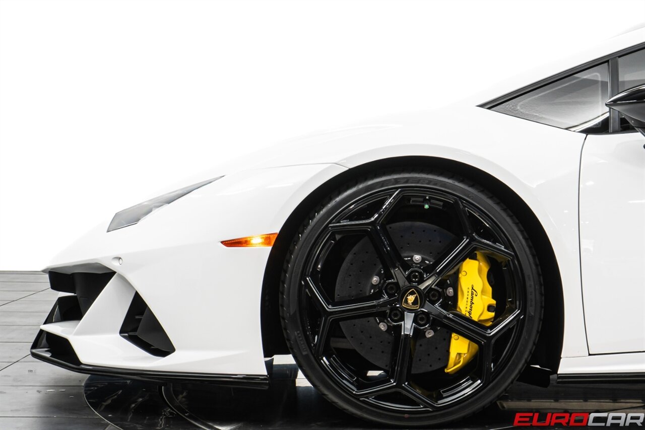 2021 Lamborghini Huracan EVO  *RARE ALL WHEEL DRIVE * CERAMIC BRAKES * CARBON INTERIOR* - Photo 14 - Costa Mesa, CA 92626