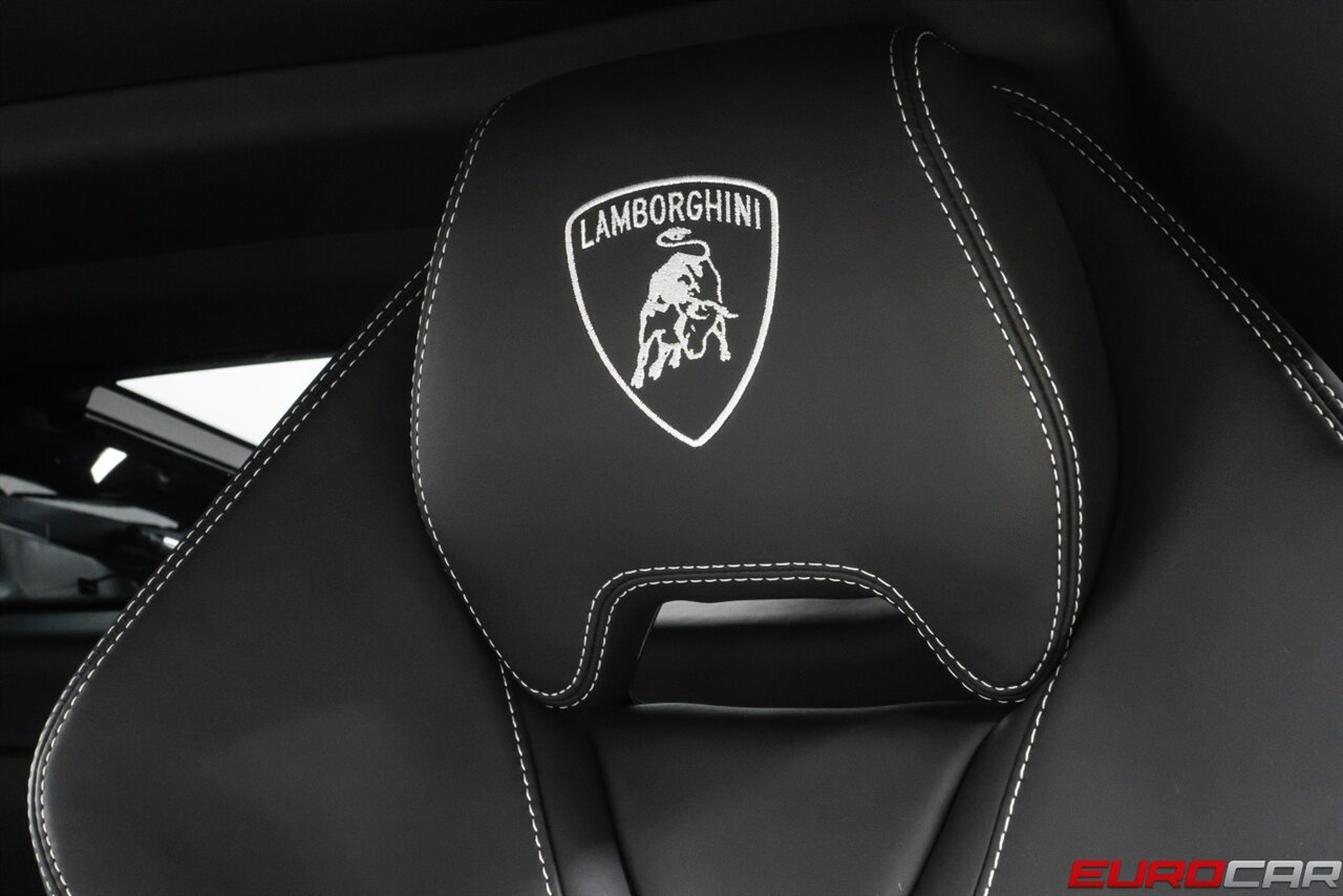 2021 Lamborghini Huracan EVO  *RARE ALL WHEEL DRIVE * CERAMIC BRAKES * CARBON INTERIOR* - Photo 44 - Costa Mesa, CA 92626