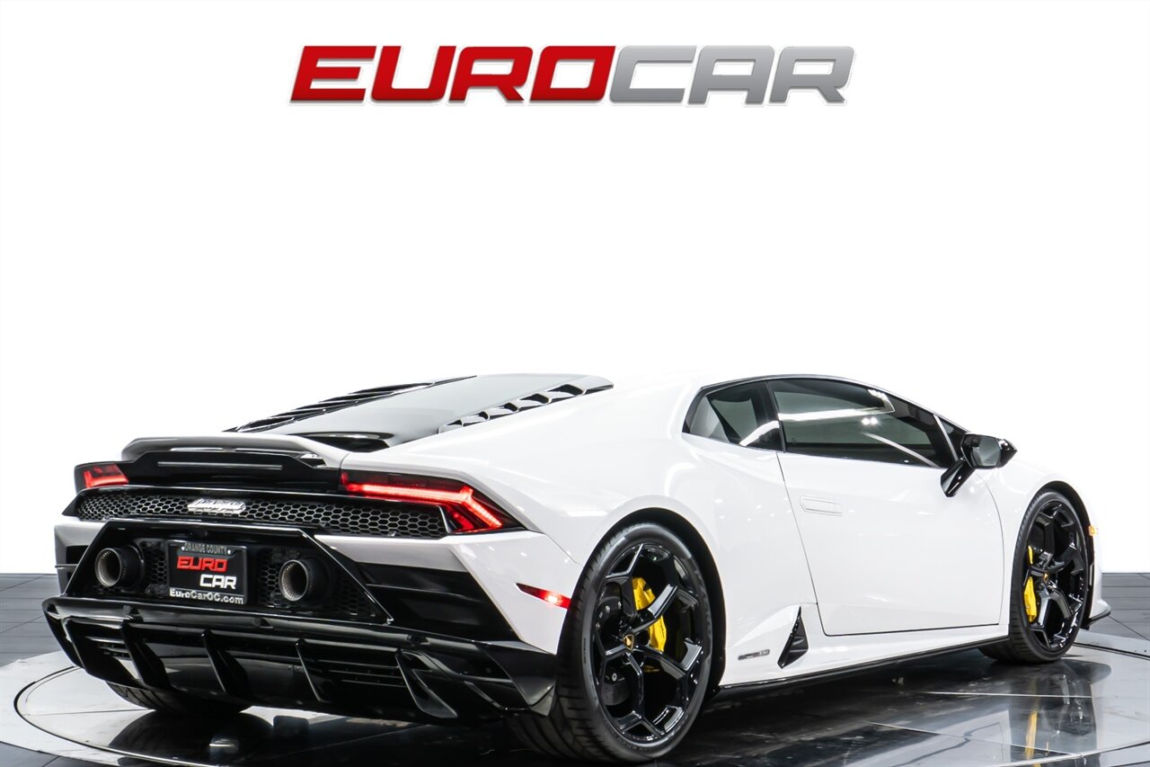 2021 Lamborghini Huracan EVO  *RARE ALL WHEEL DRIVE * CERAMIC BRAKES * CARBON INTERIOR* - Photo 5 - Costa Mesa, CA 92626