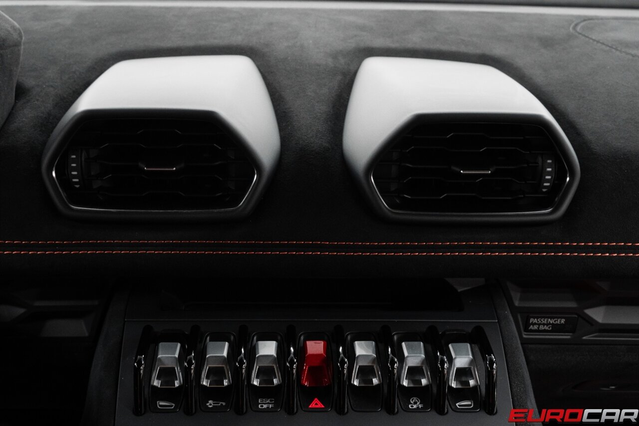 2022 Lamborghini Huracan STO  *CARBON SPORT SEATS * ONLY 6000 PAMPERED MILES * FRONT PPF* - Photo 34 - Costa Mesa, CA 92626