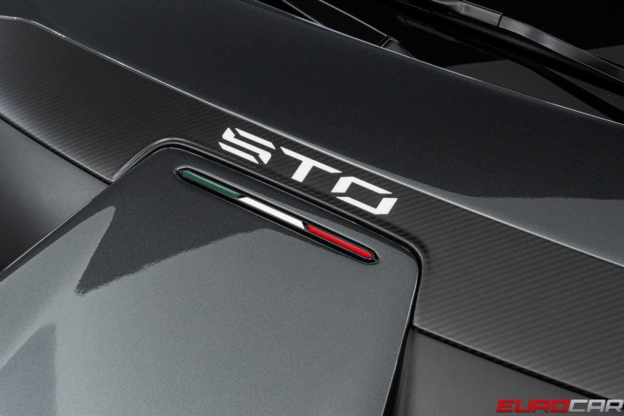 2022 Lamborghini Huracan STO  *CARBON SPORT SEATS * ONLY 6000 PAMPERED MILES * FRONT PPF* - Photo 10 - Costa Mesa, CA 92626