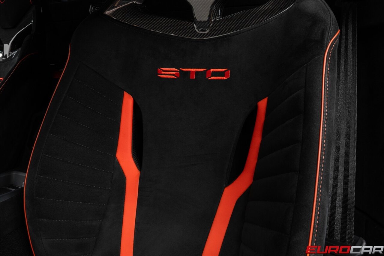 2022 Lamborghini Huracan STO  *CARBON SPORT SEATS * ONLY 6000 PAMPERED MILES * FRONT PPF* - Photo 46 - Costa Mesa, CA 92626