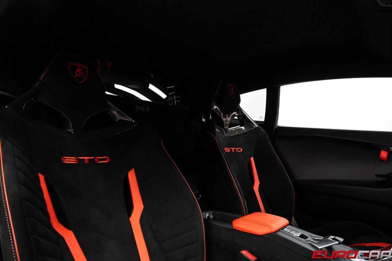 2022 Lamborghini Huracan STO  *CARBON SPORT SEATS * ONLY 6000 PAMPERED MILES * FRONT PPF* - Photo 41 - Costa Mesa, CA 92626