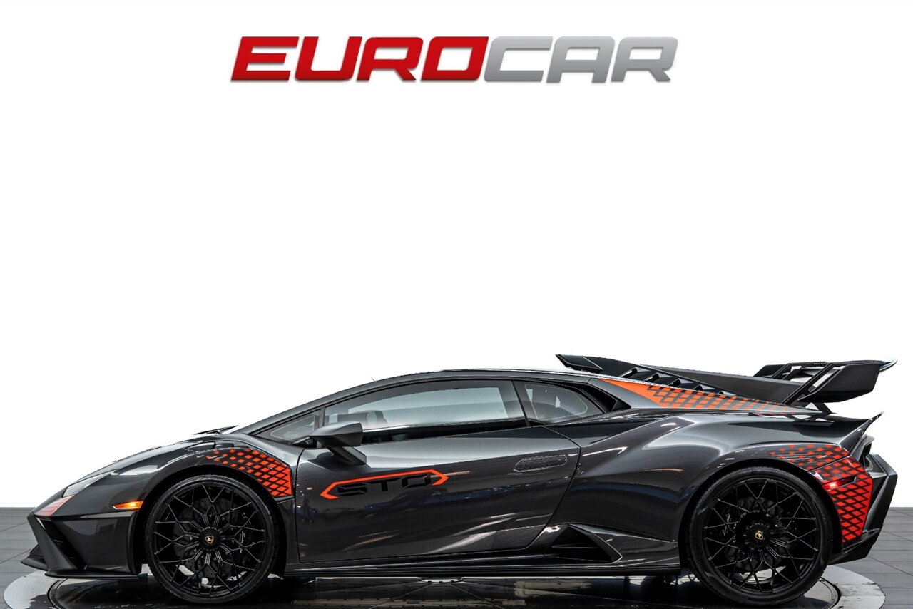 2022 Lamborghini Huracan STO  *CARBON SPORT SEATS * ONLY 6000 PAMPERED MILES * FRONT PPF* - Photo 2 - Costa Mesa, CA 92626
