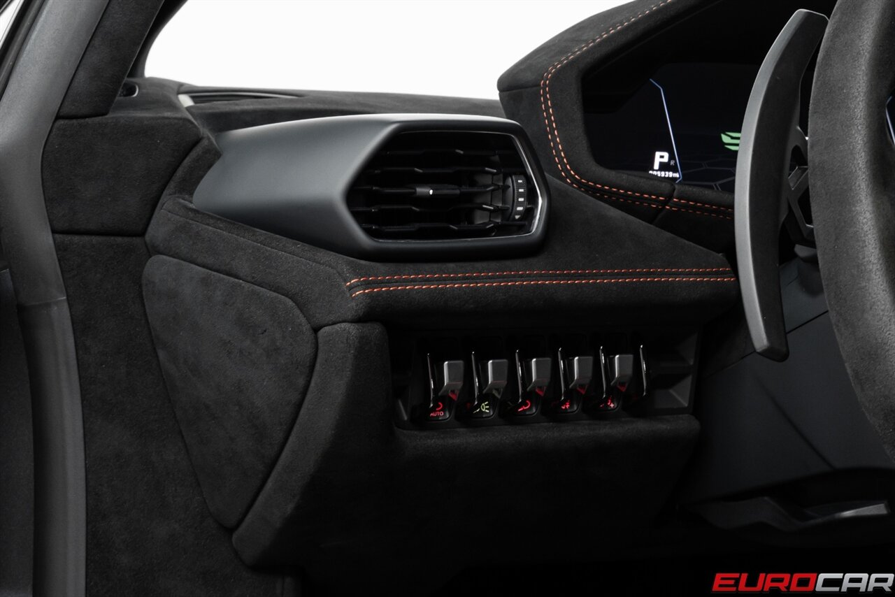 2022 Lamborghini Huracan STO  *CARBON SPORT SEATS * ONLY 6000 PAMPERED MILES * FRONT PPF* - Photo 31 - Costa Mesa, CA 92626