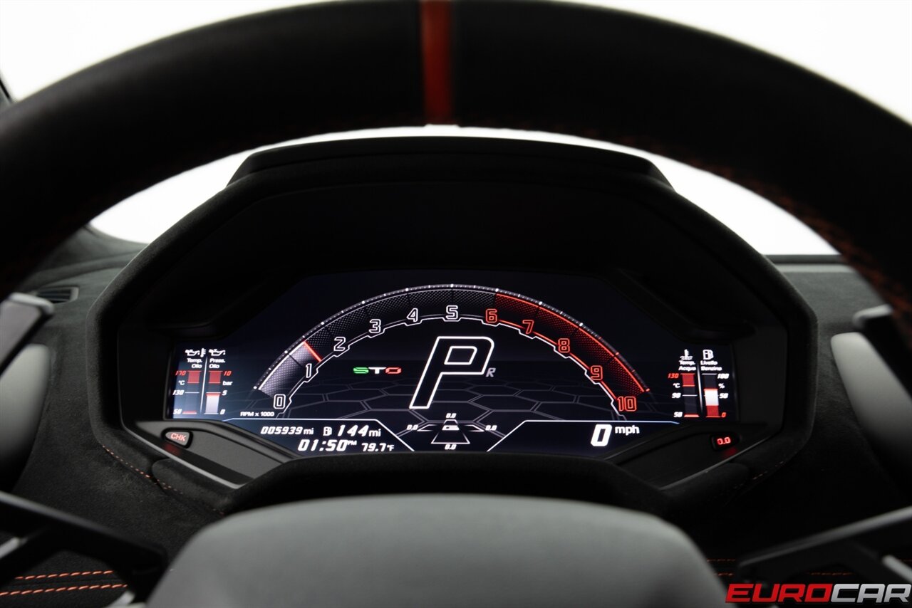 2022 Lamborghini Huracan STO  *CARBON SPORT SEATS * ONLY 6000 PAMPERED MILES * FRONT PPF* - Photo 32 - Costa Mesa, CA 92626