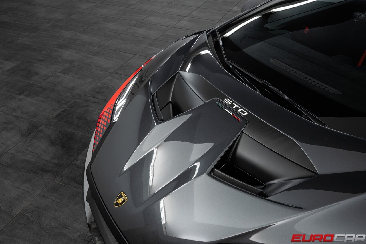2022 Lamborghini Huracan STO  *CARBON SPORT SEATS * ONLY 6000 PAMPERED MILES * FRONT PPF* - Photo 9 - Costa Mesa, CA 92626