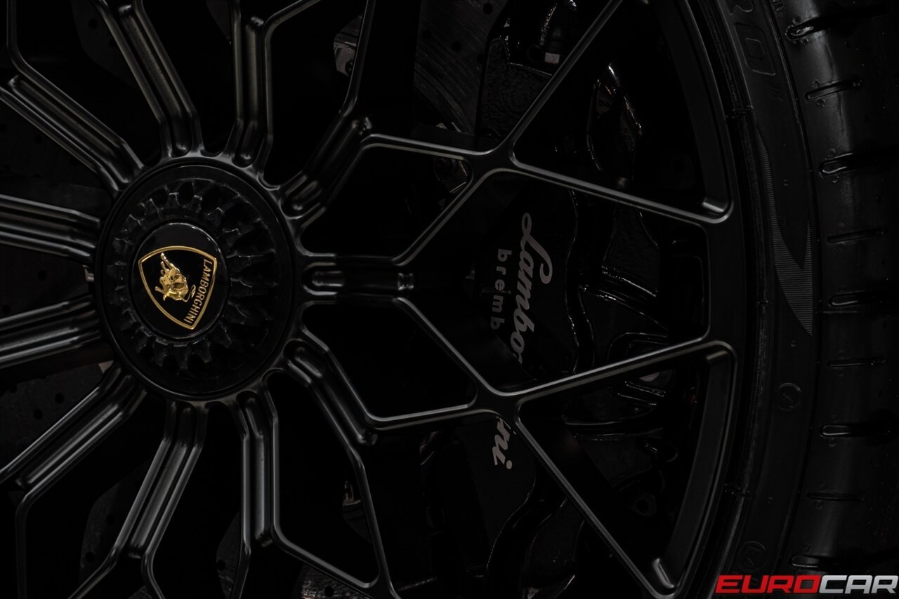2022 Lamborghini Huracan STO  *CARBON SPORT SEATS * ONLY 6000 PAMPERED MILES * FRONT PPF* - Photo 27 - Costa Mesa, CA 92626