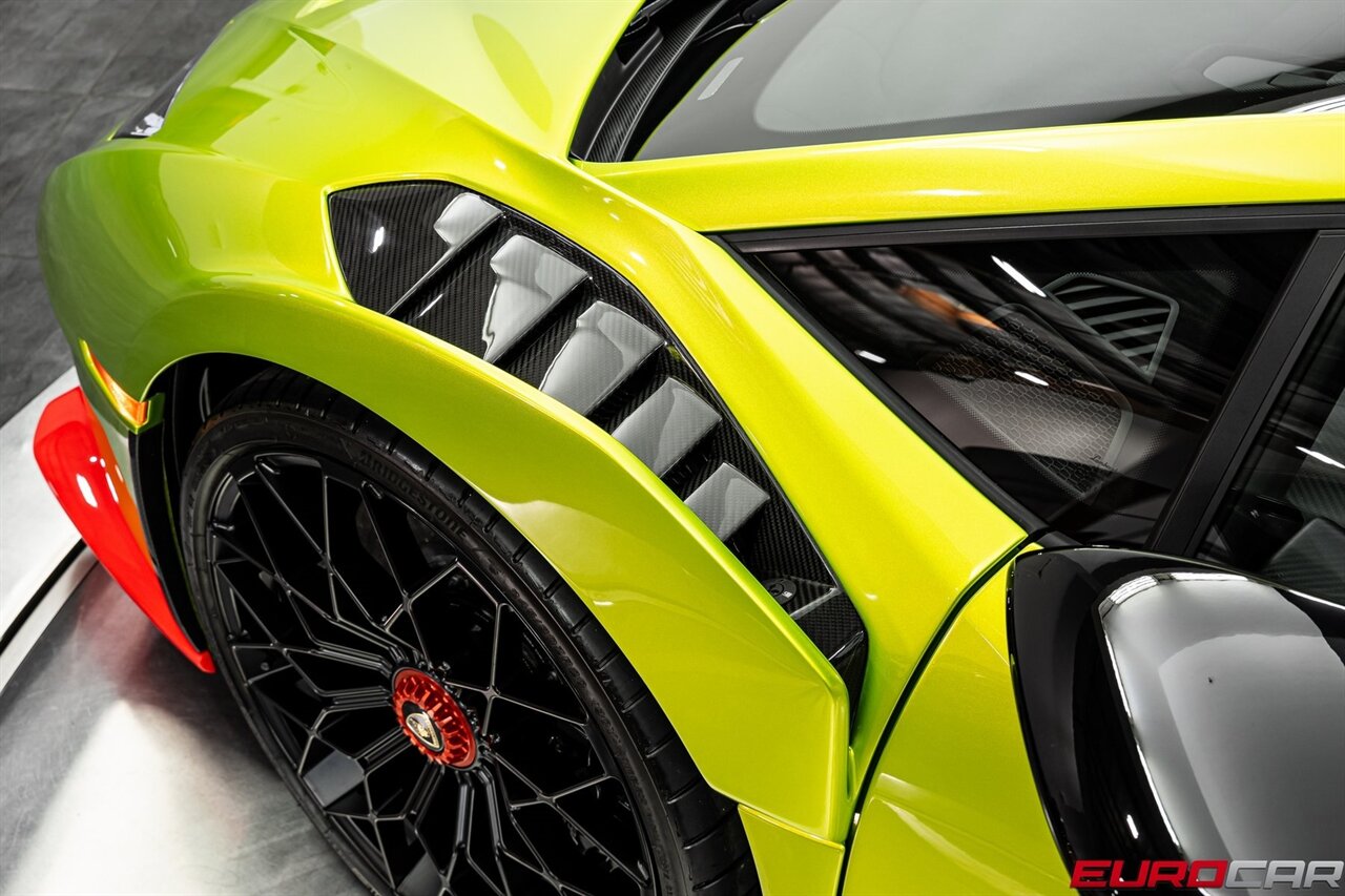 2023 Lamborghini Huracan Base *SPECIAL FACTORY PAINT * CARBON SPORT SEATS*   - Photo 14 - Costa Mesa, CA 92626