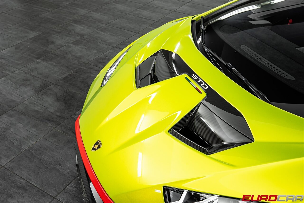 2023 Lamborghini Huracan Base *SPECIAL FACTORY PAINT * CARBON SPORT SEATS*   - Photo 9 - Costa Mesa, CA 92626