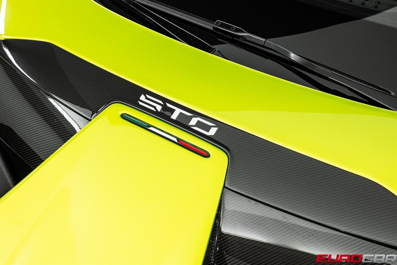 2023 Lamborghini Huracan Base *SPECIAL FACTORY PAINT * CARBON SPORT SEATS*   - Photo 10 - Costa Mesa, CA 92626