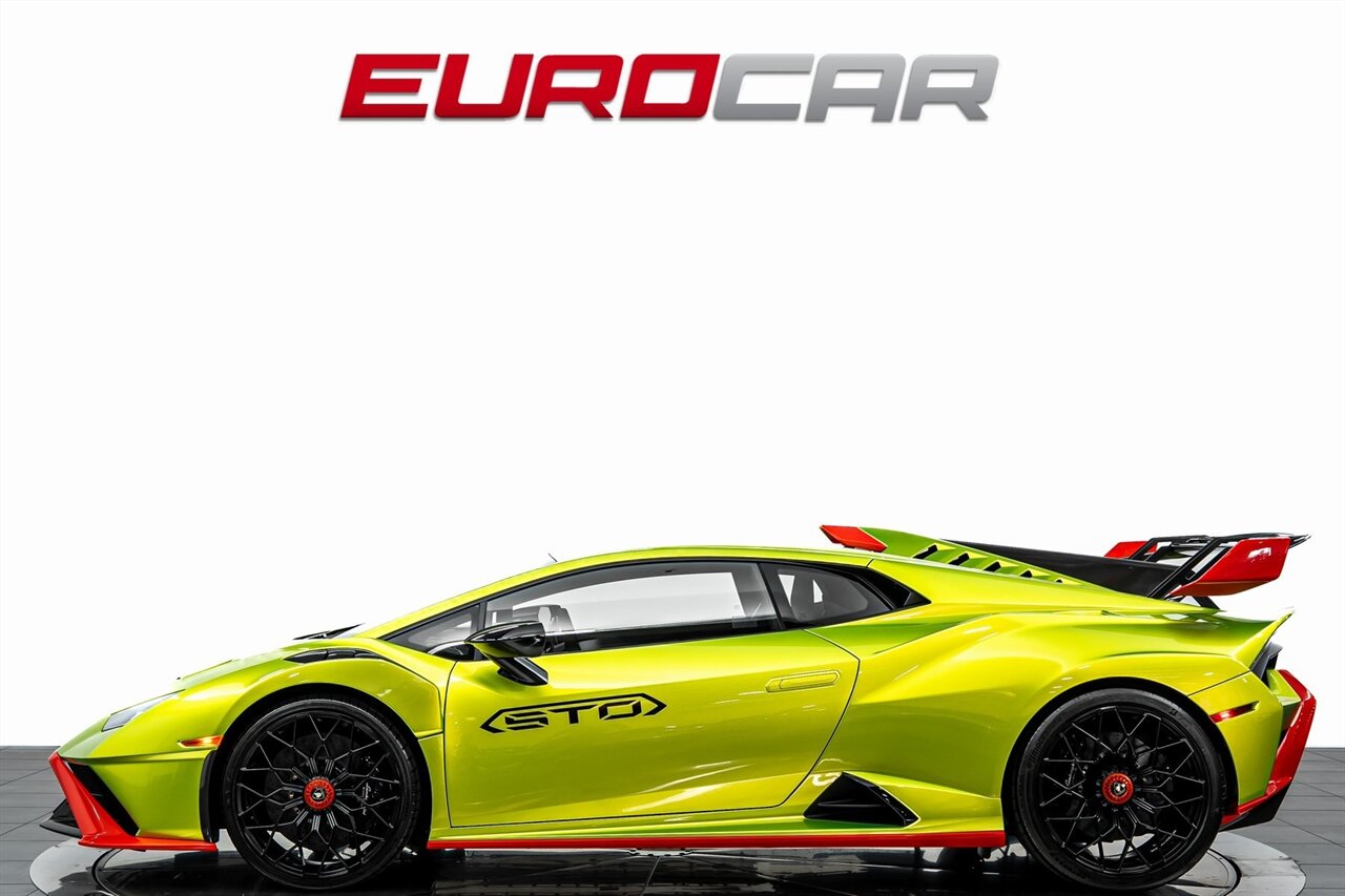 2023 Lamborghini Huracan Base *SPECIAL FACTORY PAINT * CARBON SPORT SEATS*   - Photo 2 - Costa Mesa, CA 92626