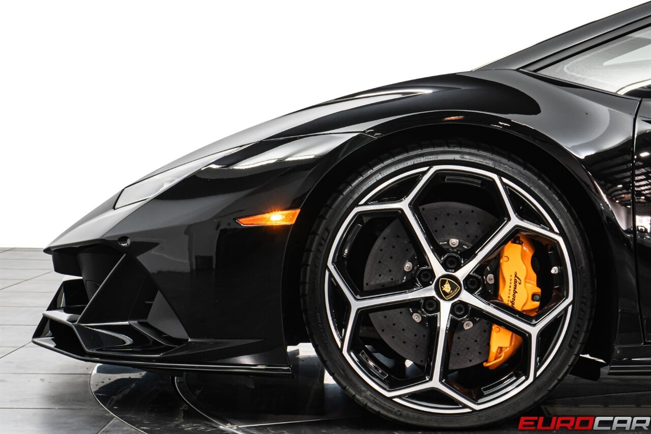 2020 Lamborghini Huracan EVO Spyder  *STYLE PACKAGE IN HIGH GLOSS BLACK * FRONT AXLE LIFT * CERAMIC BRAKES* - Photo 14 - Costa Mesa, CA 92626