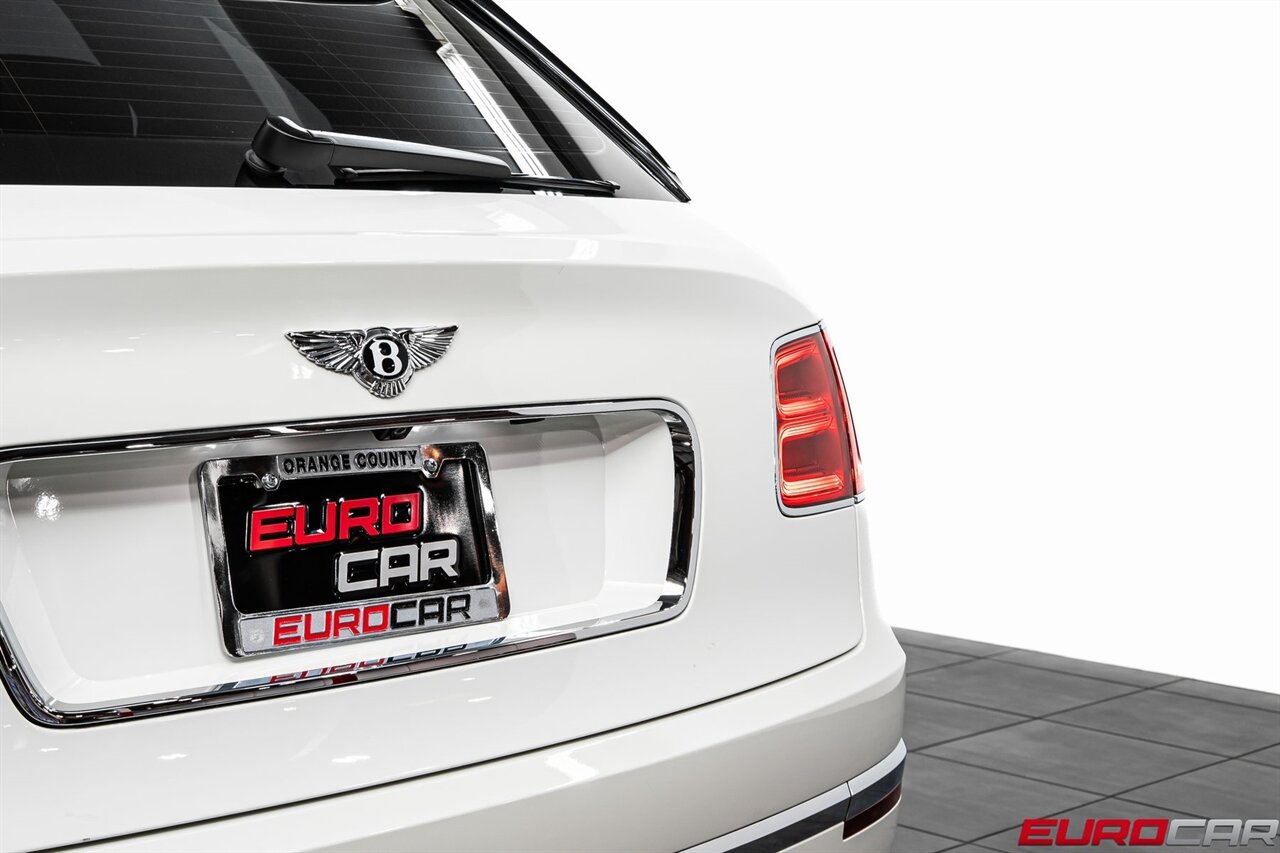 2019 Bentley Bentayga V8 *FRONT SEAT COMFORT SPEC * PANORAMIC ROOF*   - Photo 18 - Costa Mesa, CA 92626