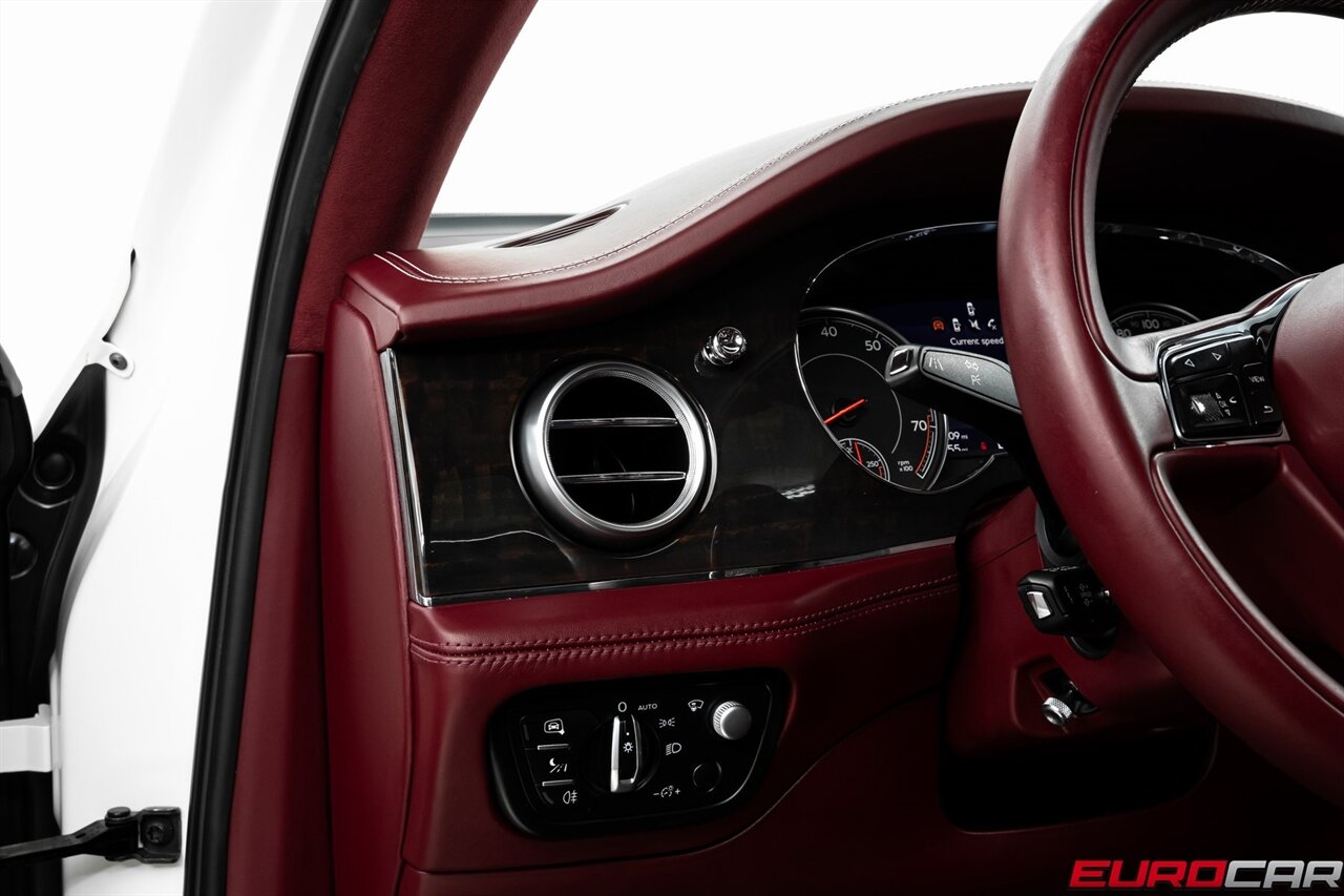 2019 Bentley Bentayga V8 *FRONT SEAT COMFORT SPEC * PANORAMIC ROOF*   - Photo 25 - Costa Mesa, CA 92626