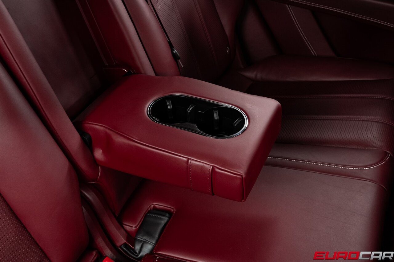 2019 Bentley Bentayga V8 *FRONT SEAT COMFORT SPEC * PANORAMIC ROOF*   - Photo 38 - Costa Mesa, CA 92626