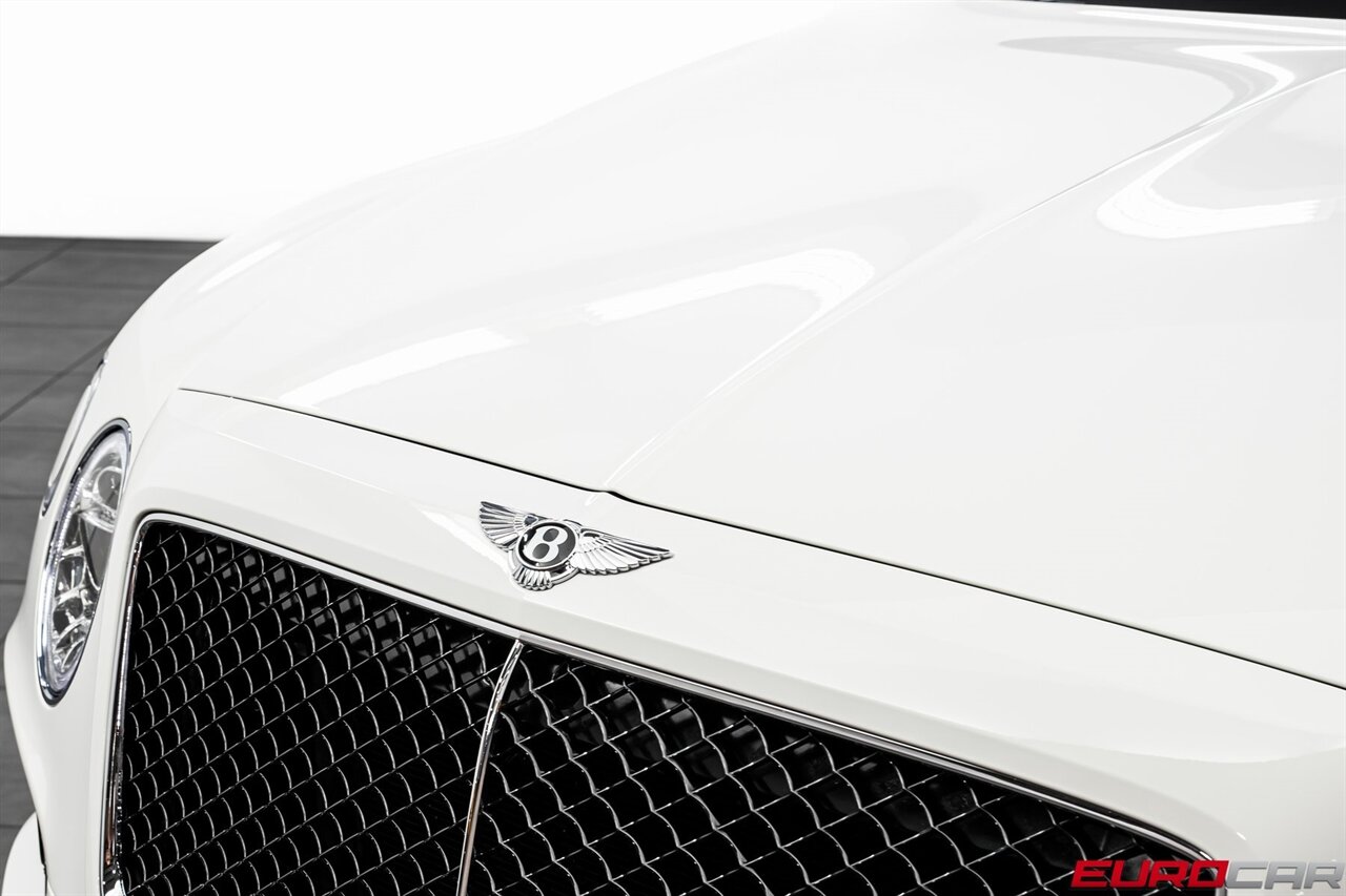 2019 Bentley Bentayga V8 *FRONT SEAT COMFORT SPEC * PANORAMIC ROOF*   - Photo 9 - Costa Mesa, CA 92626