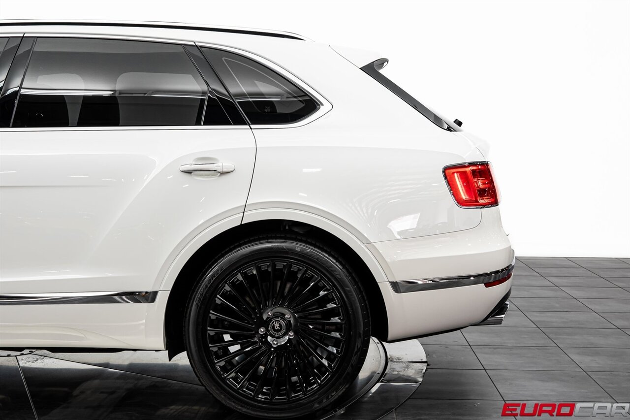 2019 Bentley Bentayga V8 *FRONT SEAT COMFORT SPEC * PANORAMIC ROOF*   - Photo 14 - Costa Mesa, CA 92626