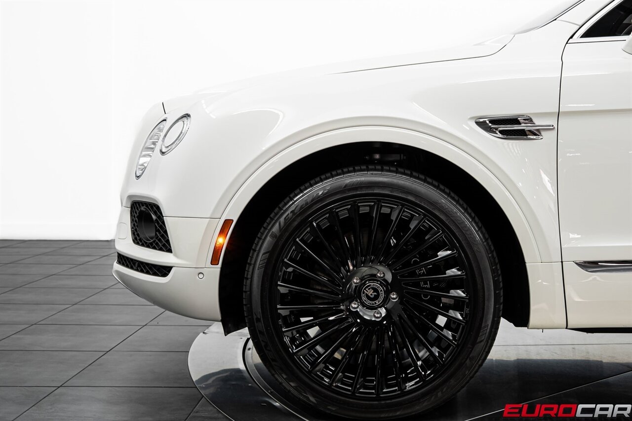 2019 Bentley Bentayga V8 *FRONT SEAT COMFORT SPEC * PANORAMIC ROOF*   - Photo 13 - Costa Mesa, CA 92626