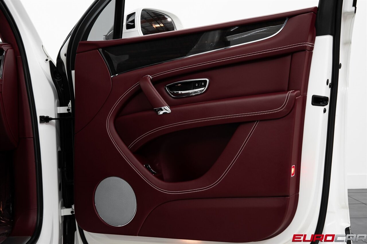 2019 Bentley Bentayga V8 *FRONT SEAT COMFORT SPEC * PANORAMIC ROOF*   - Photo 22 - Costa Mesa, CA 92626