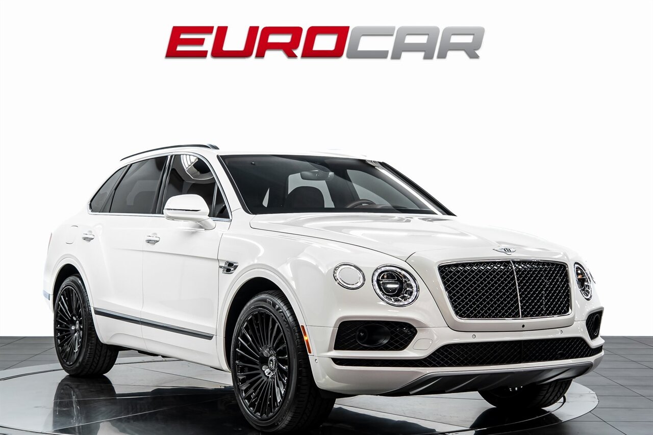 2019 Bentley Bentayga V8 *FRONT SEAT COMFORT SPEC * PANORAMIC ROOF*   - Photo 7 - Costa Mesa, CA 92626