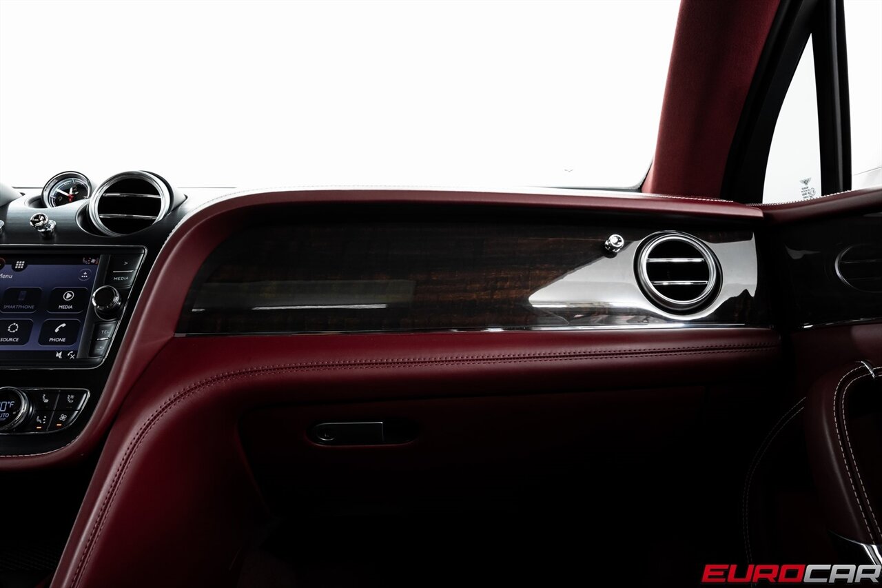 2019 Bentley Bentayga V8 *FRONT SEAT COMFORT SPEC * PANORAMIC ROOF*   - Photo 31 - Costa Mesa, CA 92626