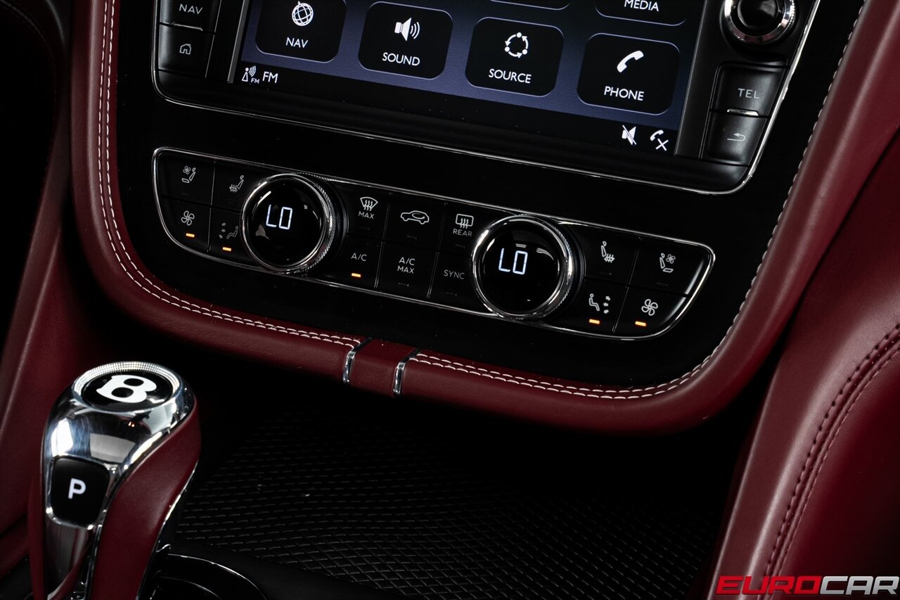2019 Bentley Bentayga V8 *FRONT SEAT COMFORT SPEC * PANORAMIC ROOF*   - Photo 29 - Costa Mesa, CA 92626