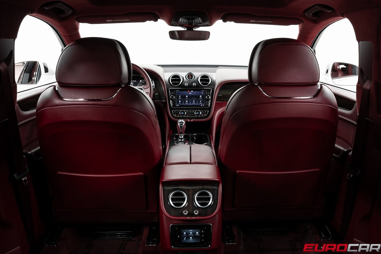 2019 Bentley Bentayga V8 *FRONT SEAT COMFORT SPEC * PANORAMIC ROOF*   - Photo 23 - Costa Mesa, CA 92626