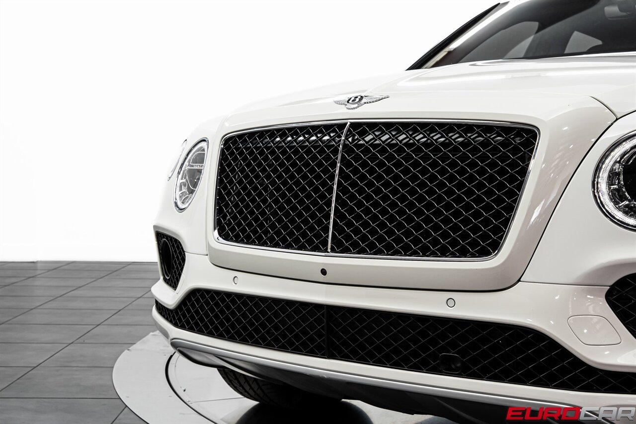 2019 Bentley Bentayga V8 *FRONT SEAT COMFORT SPEC * PANORAMIC ROOF*   - Photo 11 - Costa Mesa, CA 92626