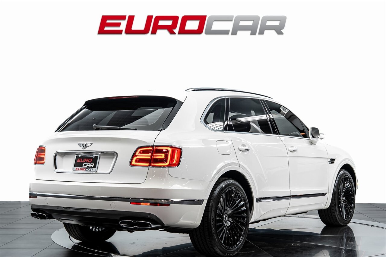 2019 Bentley Bentayga V8 *FRONT SEAT COMFORT SPEC * PANORAMIC ROOF*   - Photo 5 - Costa Mesa, CA 92626