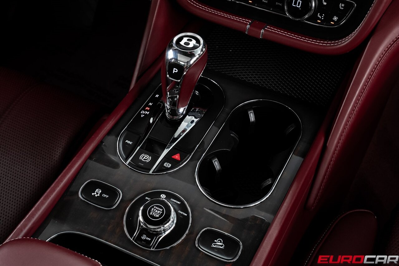 2019 Bentley Bentayga V8 *FRONT SEAT COMFORT SPEC * PANORAMIC ROOF*   - Photo 30 - Costa Mesa, CA 92626