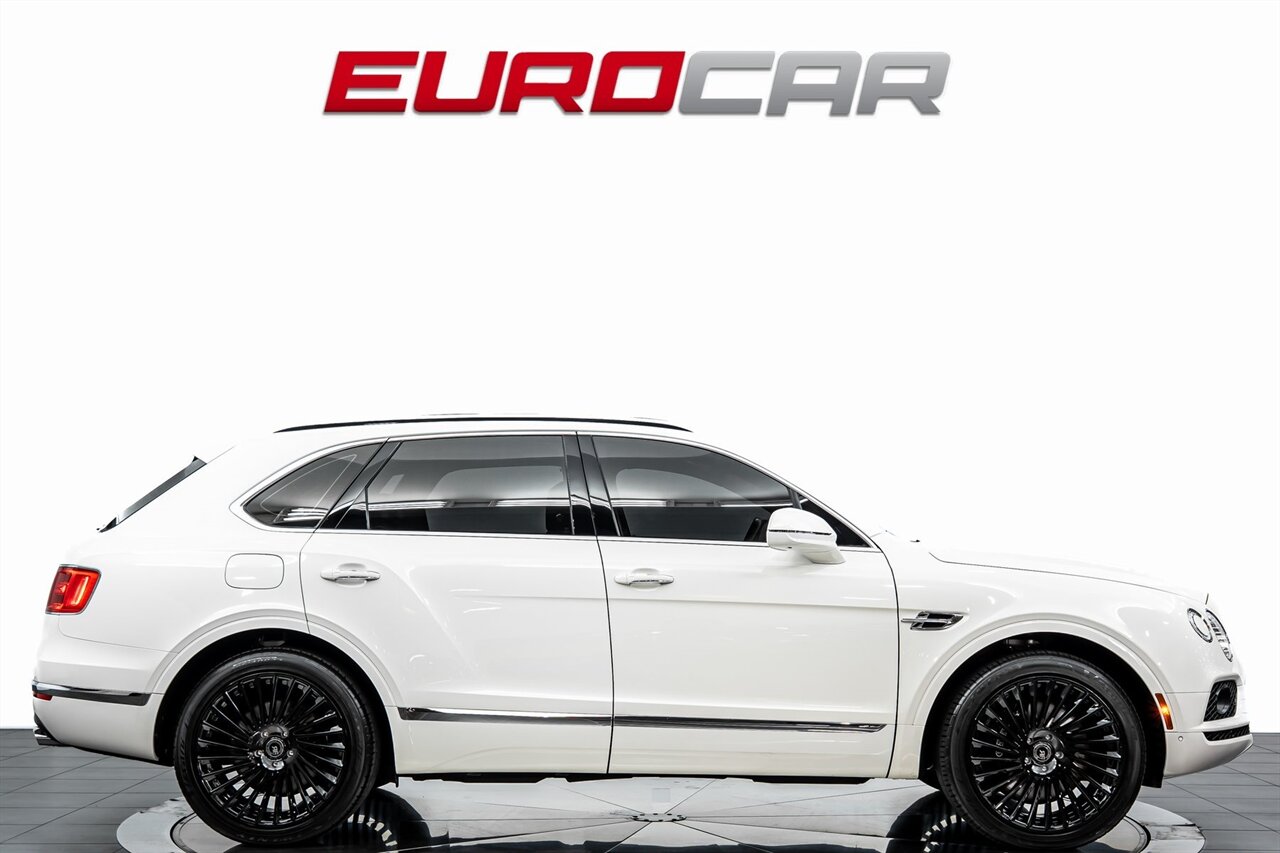 2019 Bentley Bentayga V8 *FRONT SEAT COMFORT SPEC * PANORAMIC ROOF*   - Photo 6 - Costa Mesa, CA 92626