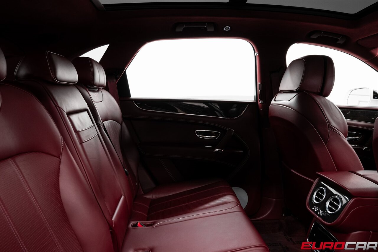 2019 Bentley Bentayga V8 *FRONT SEAT COMFORT SPEC * PANORAMIC ROOF*   - Photo 36 - Costa Mesa, CA 92626