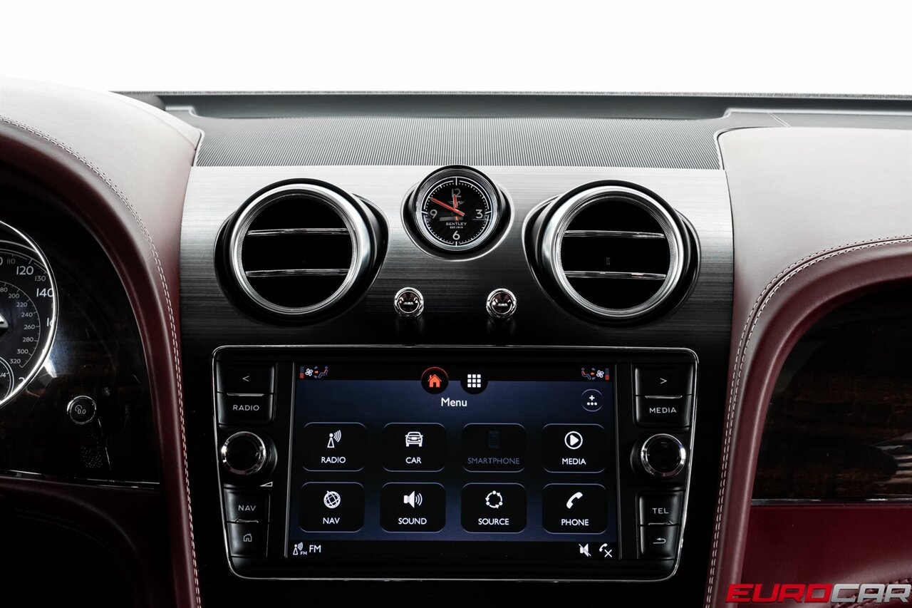 2019 Bentley Bentayga V8 *FRONT SEAT COMFORT SPEC * PANORAMIC ROOF*   - Photo 28 - Costa Mesa, CA 92626