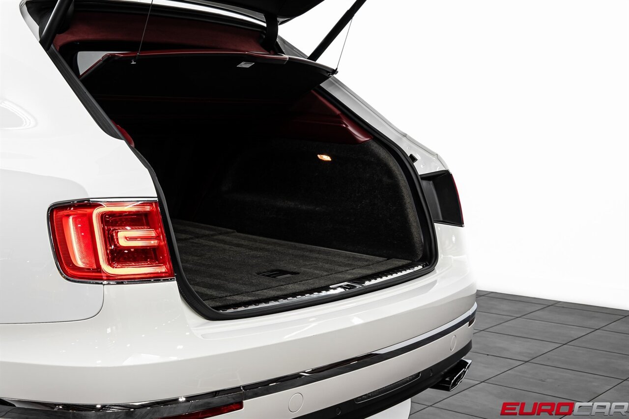 2019 Bentley Bentayga V8 *FRONT SEAT COMFORT SPEC * PANORAMIC ROOF*   - Photo 16 - Costa Mesa, CA 92626