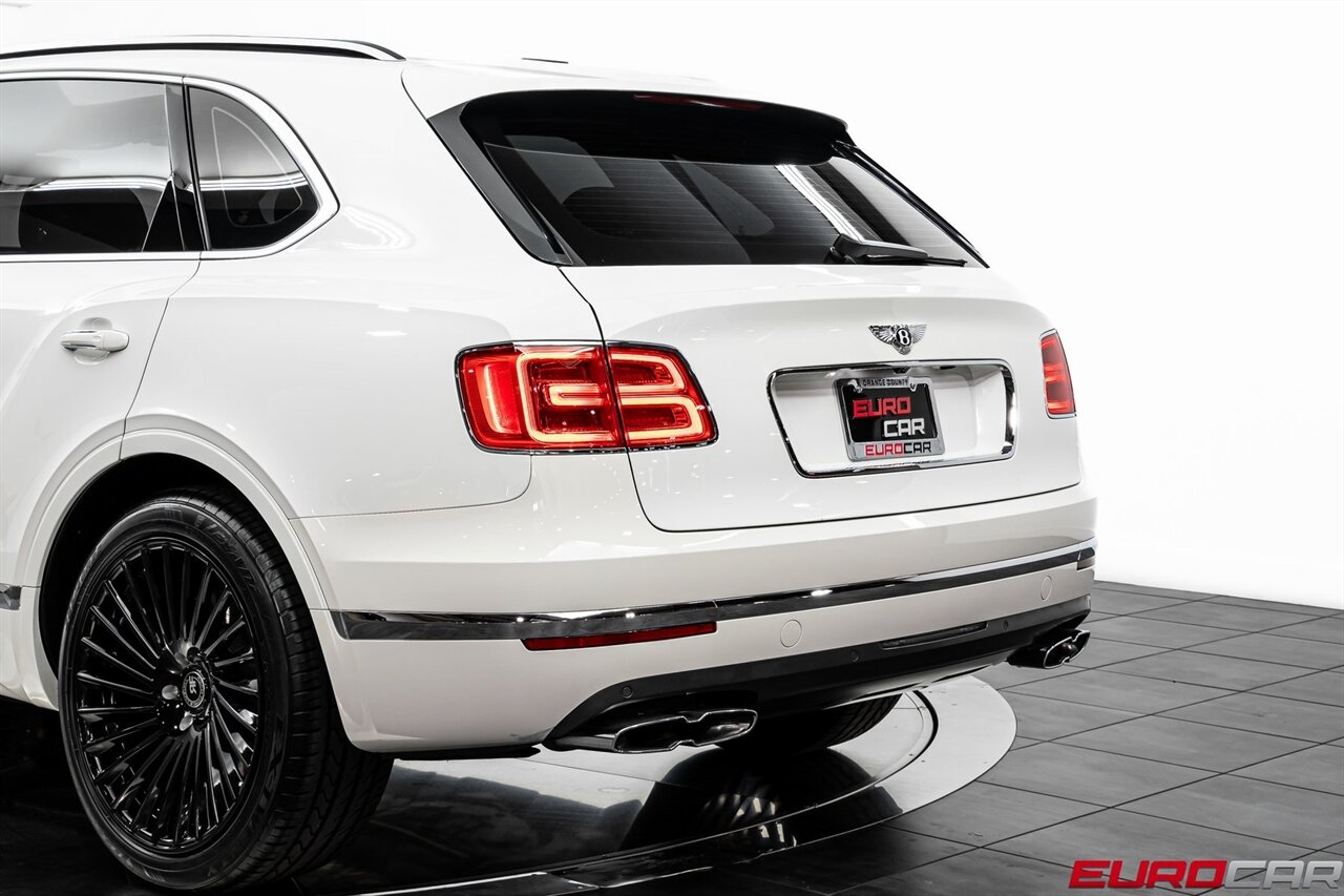 2019 Bentley Bentayga V8 *FRONT SEAT COMFORT SPEC * PANORAMIC ROOF*   - Photo 15 - Costa Mesa, CA 92626