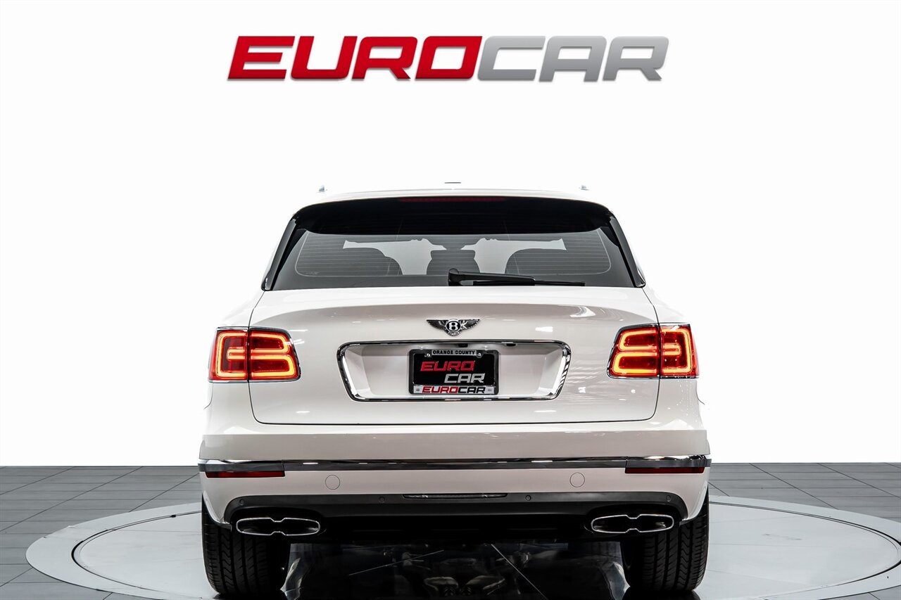 2019 Bentley Bentayga V8 *FRONT SEAT COMFORT SPEC * PANORAMIC ROOF*   - Photo 4 - Costa Mesa, CA 92626