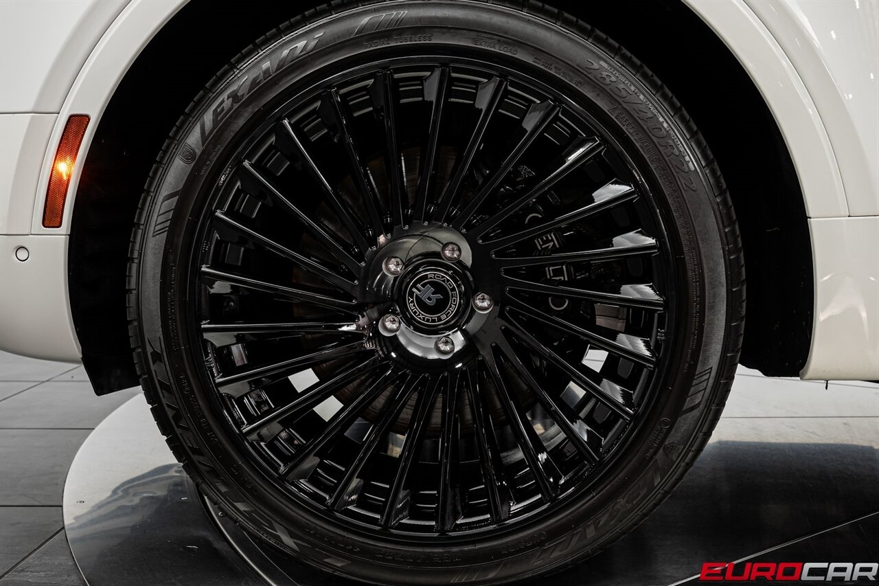 2019 Bentley Bentayga V8 *FRONT SEAT COMFORT SPEC * PANORAMIC ROOF*   - Photo 19 - Costa Mesa, CA 92626