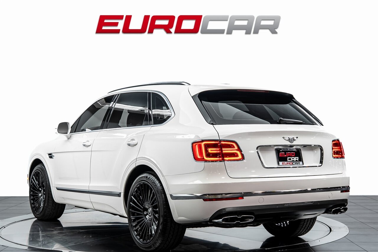 2019 Bentley Bentayga V8 *FRONT SEAT COMFORT SPEC * PANORAMIC ROOF*   - Photo 3 - Costa Mesa, CA 92626
