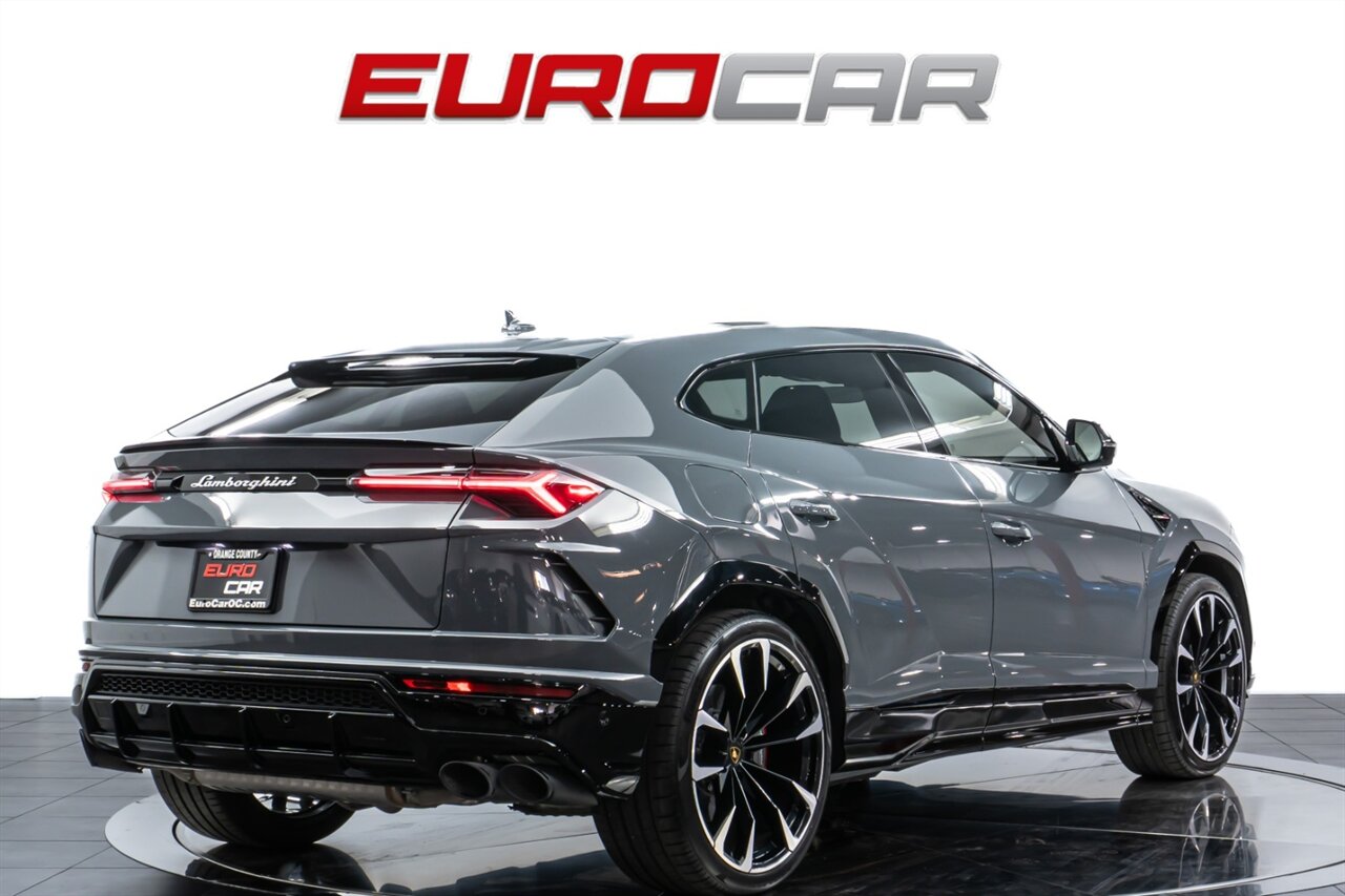 2022 Lamborghini Urus  *STYLE PACKAGE IN HIGH GLOSS BLACK * FULL COMFORT SEATS* - Photo 5 - Costa Mesa, CA 92626